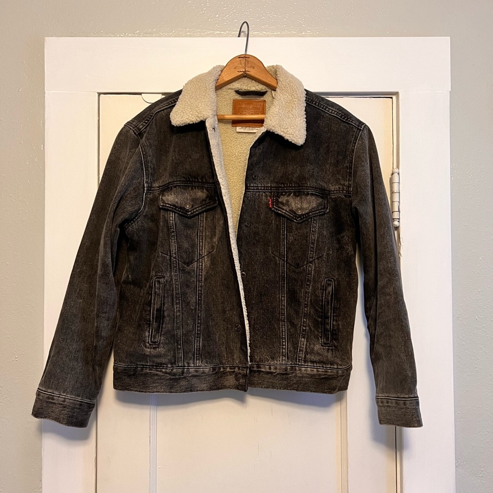 Dark Gray Levi’s Sherpa Lined denim trucker jacket - Women’s Medium